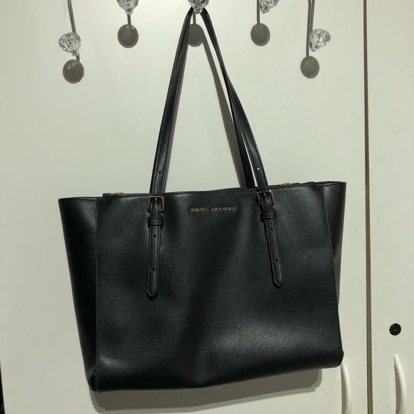 Marc Jacobs Handbags - Marc Jacobs large tote bag some wear on handles